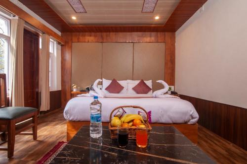 Khattalwada Hotel | HoTEL MOUNTAIN HOLIDAY