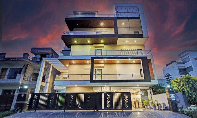 Sector 51 Hotel | Hotel Mr. J
