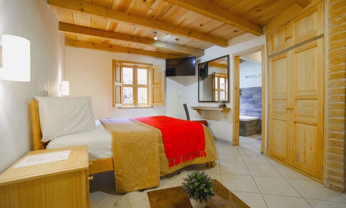 Barrio de Cuxtitali Hotel | Hotel Adobe & Teja
