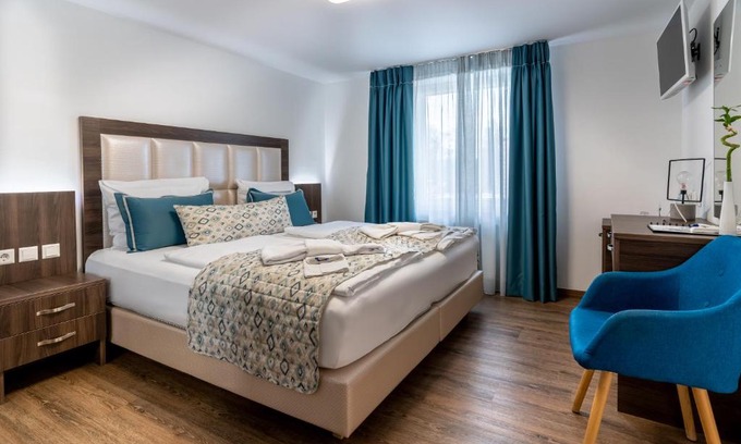 Kirchentellinsfurt Hotel | Hotel Myrsini