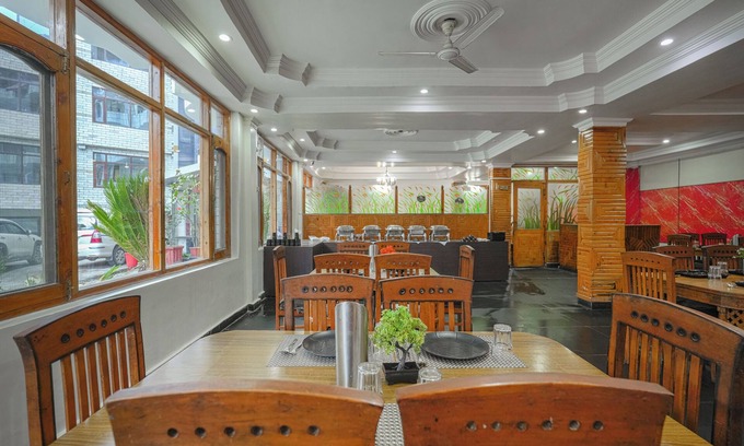 New Manali Hotel | HOTEL NAVEEN MANALI BY BLUEKO HOTEL