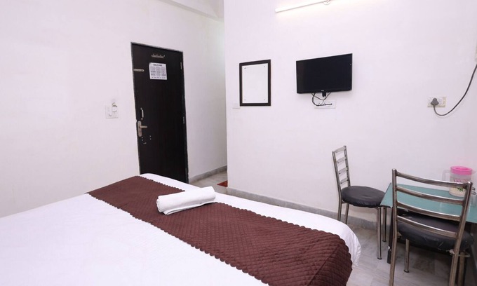 Taj Ganj Cama Y Desayuno | "Hotel Novo Agra – Your Gateway to Comfort Near the Taj Mahal"