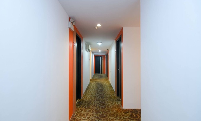 Miri Hotel | Super OYO 976 Dragon Inn