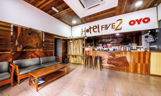 Kampung Air Hotel | OYO 210 Hotel Five 2