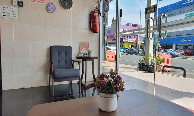 Kuching Hotel | OYO 90997 Hoover Room