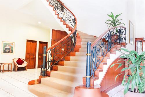 Lebak Bulus Hotel | Hotel O Puri Lotus