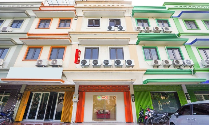 Surabaya Hotel | Hotel O Ace Business Hotel Galaxy Near ITS Stadium
