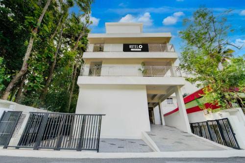 Neyyattinkara Hotel | Hotel O Valiyavila Junction