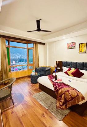 Old Manali Hotel | Hotel Ocean & Hotel Meadows Hill ! Rooftop Restaurant ! Near Hadimba Temple
