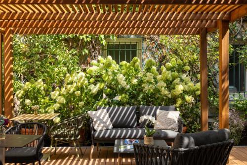 Hopital Saint-Louis Hotel | Hotel Paris Louis Blanc