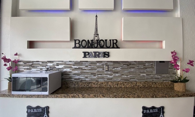 Avenida Revolución Hotel | Hotel Paris
