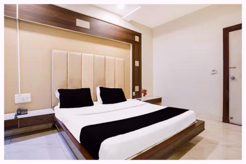 Bhubaneshwar Hotel | Hotel Park-Resort Bhubaneshwar Near Railway Station - A Premium Hotel Lift Facilites And Parking ,wifi - Fully Air Conditioning Luxury Room
