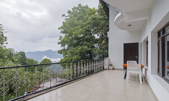 Dehradun Hotel | Hotel Peak View, 300 Mts From Mall Road