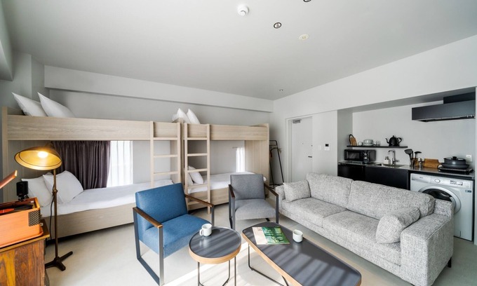 Naha City Centre Apartamento | Hotel Petit Suite Takamotoji Ishimon 2F Theater b / Naha Okinawa