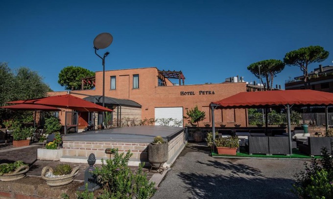 Zona XVI Torrenova Hotel | Hotel Petra