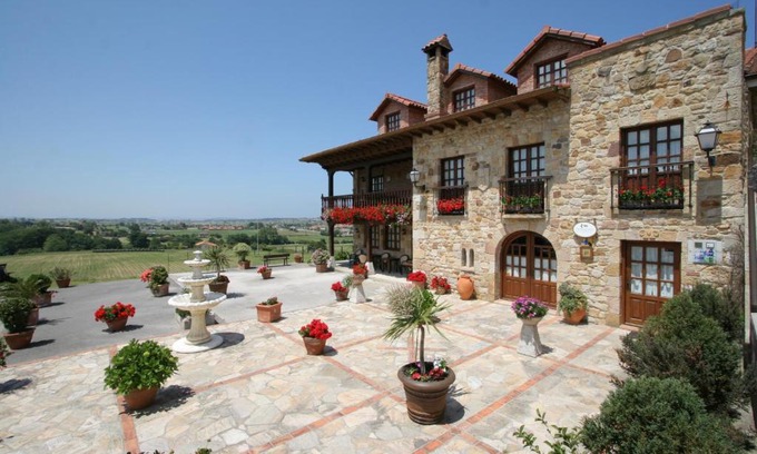 Galizano Hotel | Hotel "Posada de Cantabria EL SOLAR" -Cenas típicas y Gintonic- Bar -Terraza panorámica