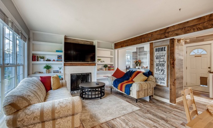 Lakewood Casa | Hotel Quality Stay in the Heart of Lakewood