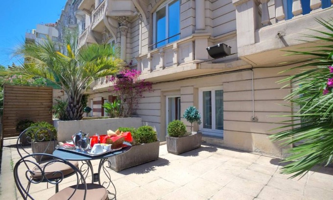 Cannes City Centre Hotel | Hotel Renoir