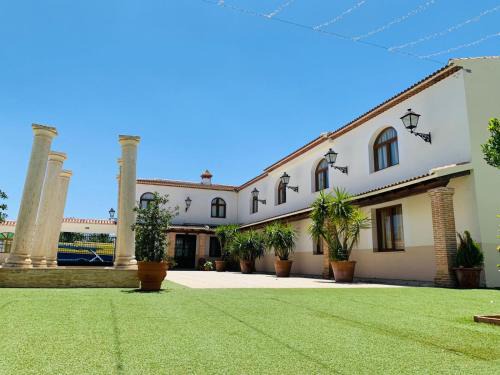 Villanueva del Trabuco Hotel | Hotel Restaurante Paneque