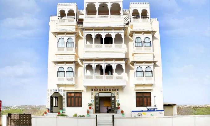 Mali Colony Hotel | Hotel Royal Pratap Niwas