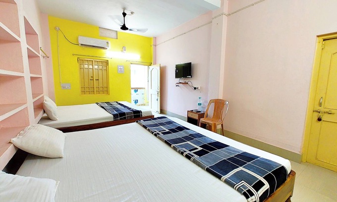 Puri Hotel | Hotel Shivangi In Near Temple Free Wi-Fi
