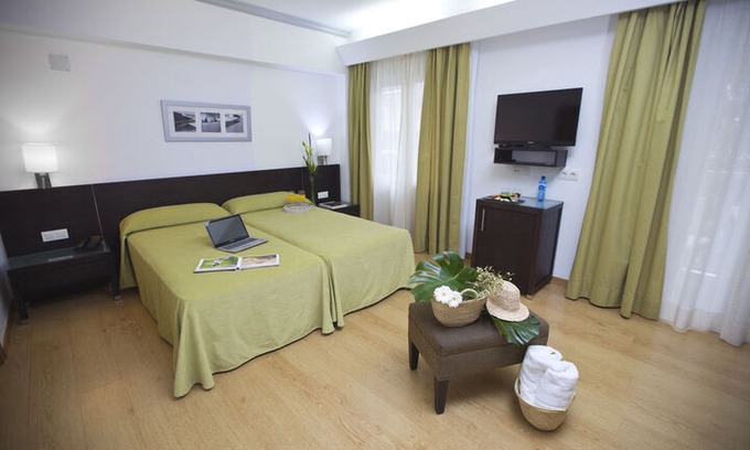 S'illot Hotel | HOTEL SOM FONA