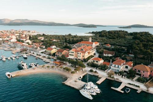 Krapanj Hotel | Hotel Spongiola