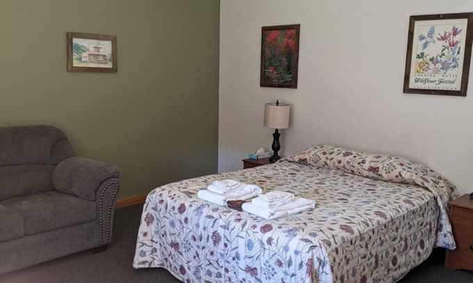 Almont Cabina | Hotel Style Lodge Room w/Kitchenette