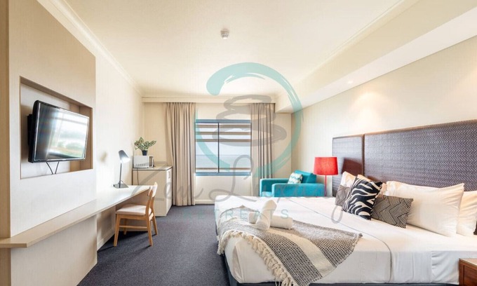 Darwin City Centre Apartamento | Hotel Suite: Sunset View ~ Pool ~ Balcony ~ Office