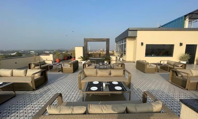 Gwalior Hotel | Hotel The crystal Park