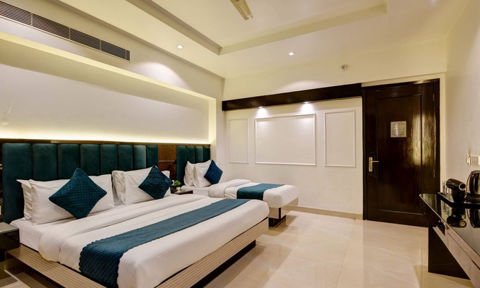 Paharganj Hotel | Hotel The Krishna