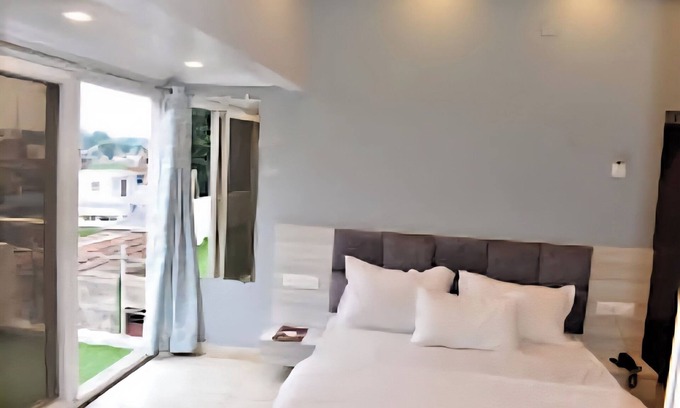 Ranchi Hotel | Hotel The Lake Castle Ranchi Jharkhand