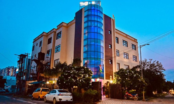 Gomti Nagar Hotel | Hotel The Leaf - Gomti Nagar Lucknow