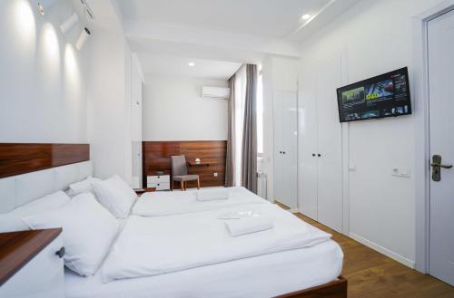 Vera Apartamento | Hotel type room with mini kitchen and balcony on Melikishvili, city center
