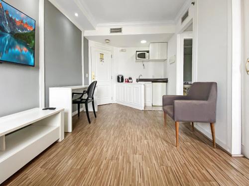 Vila Olimpia Apartamento | Hotel Vila Olimpia Kitchen Pool Gym