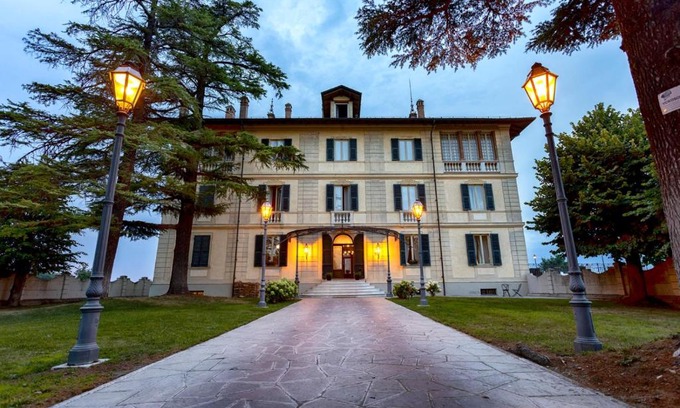 Serravalle Scrivia Hotel | Hotel Villa La Bollina