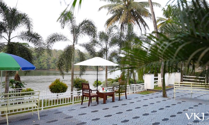 Kuttampuzha Complejo | HOTEL VKJ INTERNATIONAL