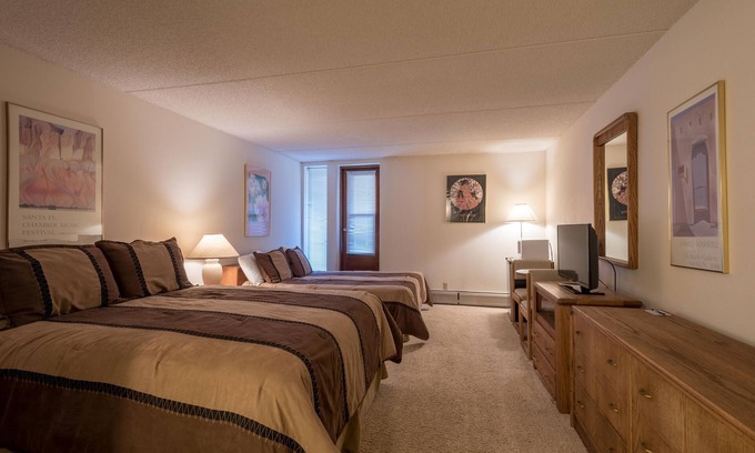 Copper Mountain Village Condominio | Hotel con dos camas queen, excelente relación calidad-precio, jacuzzi, sauna, wifi gratuito y estacionamiento.