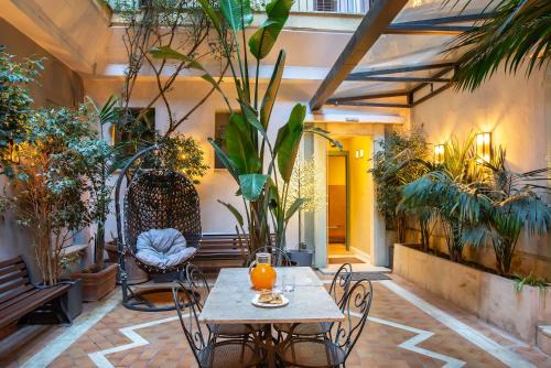 Rione II Trevi Hotel | Hotel White