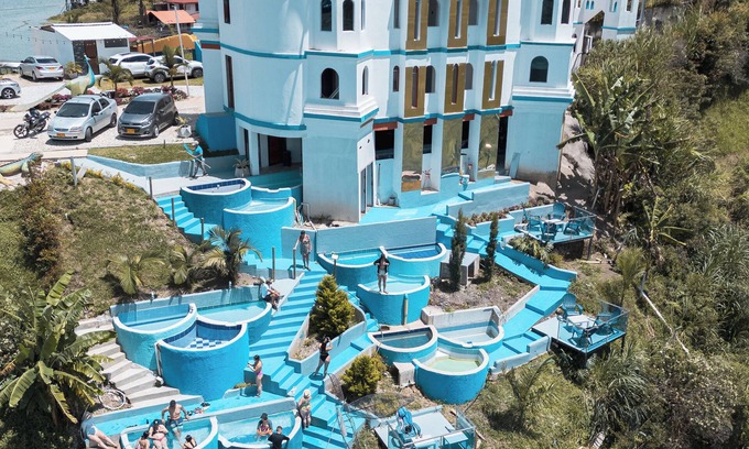 El Penol Otro | Hotel y Termales Castillo del Lago