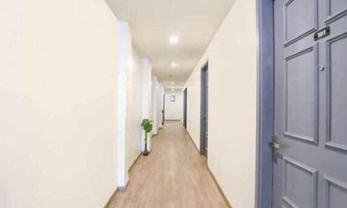 New Delhi Hotel | Hotel Yellow Chilli