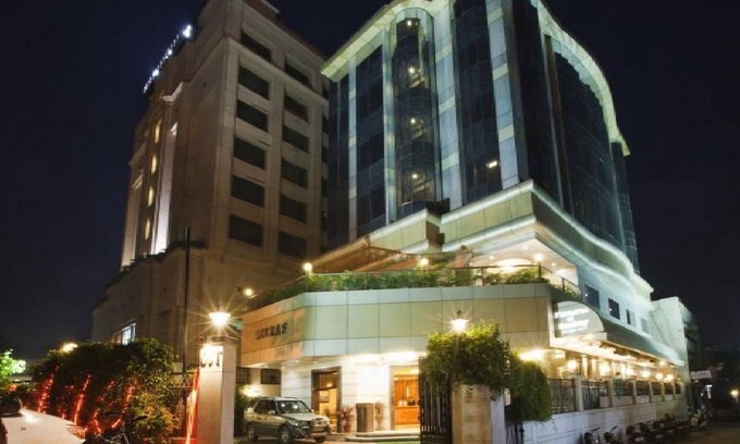 Varanasi Hotel | Hotel Zeeras