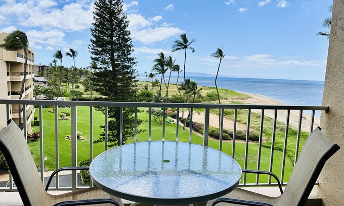 Kihei Condominio | Hotel-zoned! Oceanfront Paradise - Menehune Shores 524