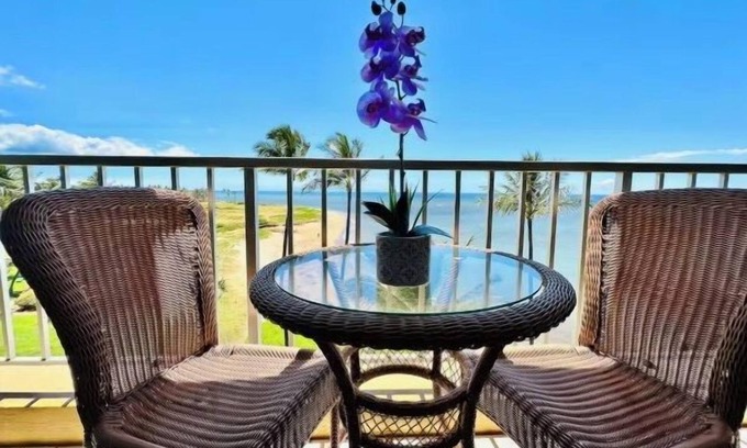 Kihei Condominio | Hotel-zoned Oceanview Oceanfront Penthouse! - Menehune Shores 619