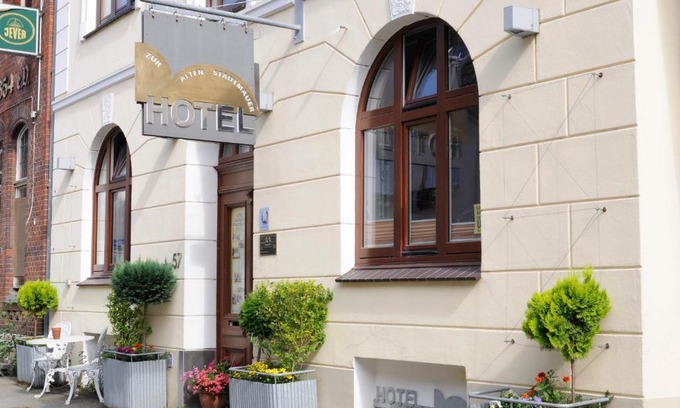 Lubeck City Centre Hotel | Hotel zur alten Stadtmauer