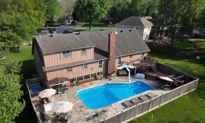 Blue Springs Casa | HotTub*Pool*Games*GolfCourseView