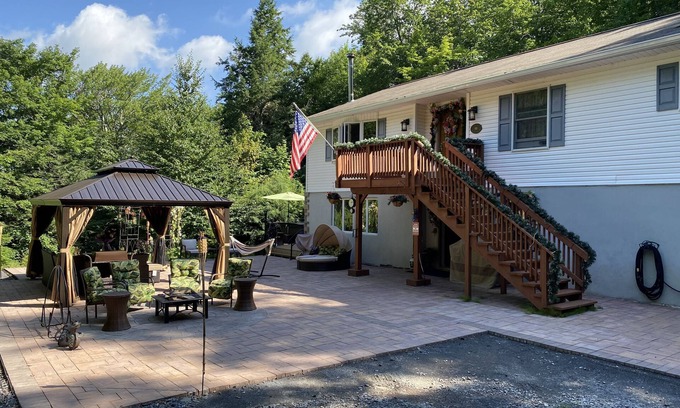 Elka Park Casa | Hottub, Sauna, Deck, Backyard, Hi-Speed Internet