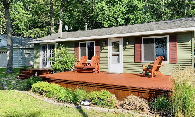 Prudenville Cabaña | Houghton Hideaway con acceso al lago y vistas