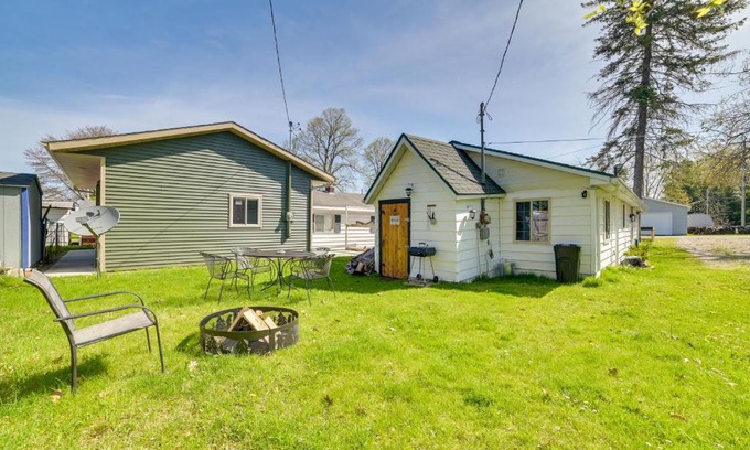 Houghton Lake Casa | Houghton Lake Cottage - Central Location!