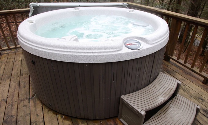 Ferguson Cabina | Hounds Retreat Pet Friendly, Wood Fireplace, HotTub, WiFi, Decks